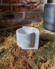 Load image into Gallery viewer, Tortuga Platform Planter Small